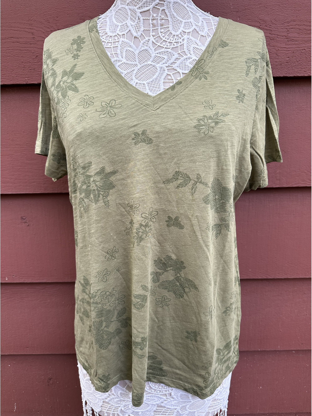 Sonoma Olive Green Floral V Neck Tee Casual Lightweight Summer Shirt